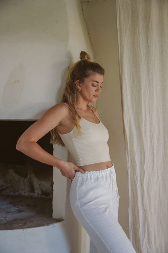 Extrem weiches und bequemes Träger Crop top in creme und schwarz