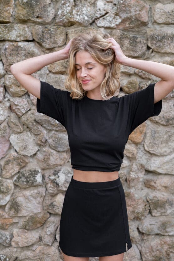Selma-Jupe-schwarz-und-Feli-T-Shirt-schwarz-morena-isabel