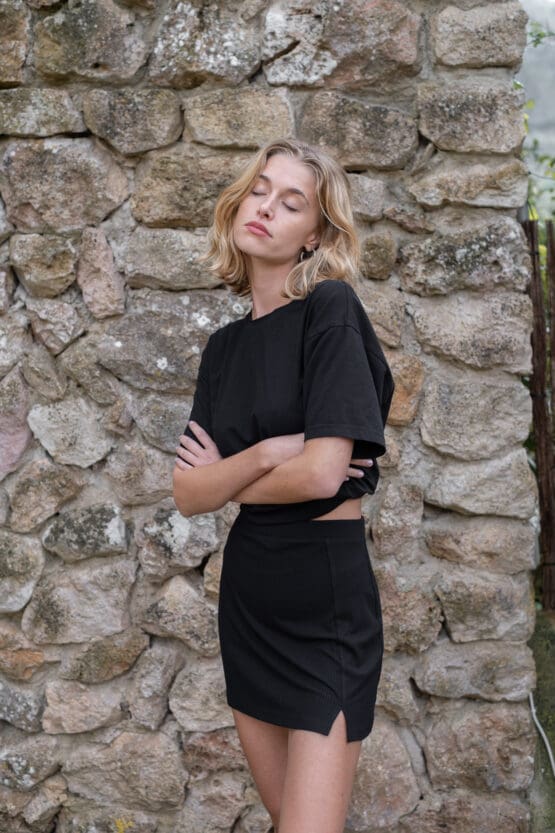 Selma-Jupe-schwarz-und-Feli-T-Shirt-schwarz-morena-isabel